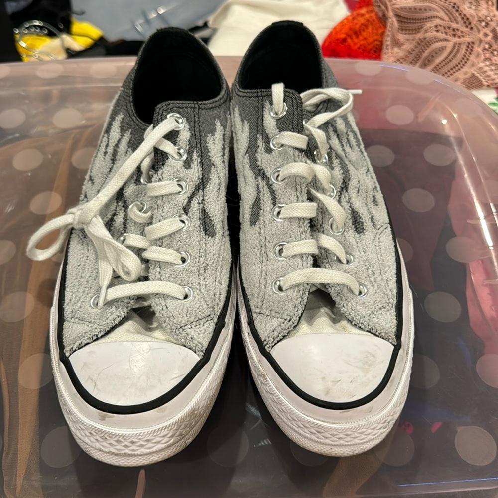 MOVING SALE Converse grey and white low tops